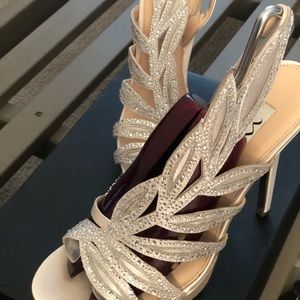 Beautiful Nina Rhinestone Nude Shoe - Size 10